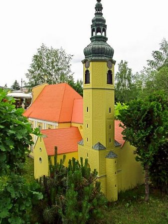 KOWARY - Park Miniatur Zabytków Dolnego Śląska - Kościół wraz z zabudowaniami klasztoru s.s. Benedyktynek to najstarsze istniejące obiekty powstałe w XVIII wiek