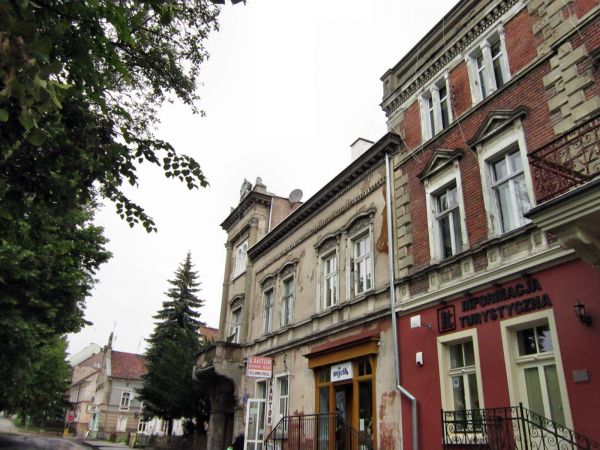Kętrzyn-zabytkowe  stare kamienice przy Placu Piłsudskiego 2012-06-11