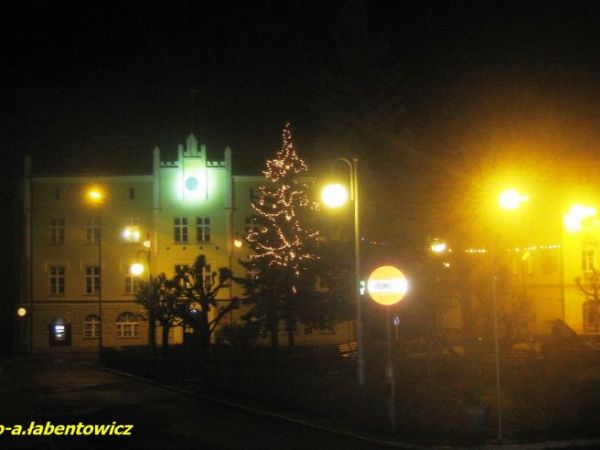 W 1945 r. miasto zostało włączone do Polski. Dotychczasową ludność Międzylesia wysiedlono do Niemiec.