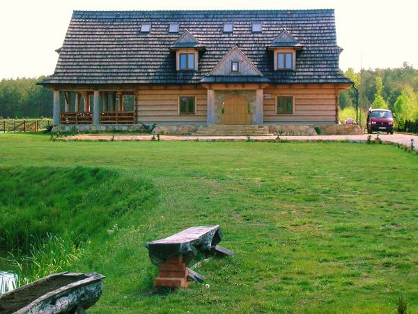 Karczma młyńska nad stawami rybnymi w Parczówku