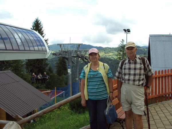 przy peronie kolejki linowej - wyciągu na g. Palenica - 722m npm. Uruchomiony w 1991r. o długości 800m, kanapa - 4 / osobowa.