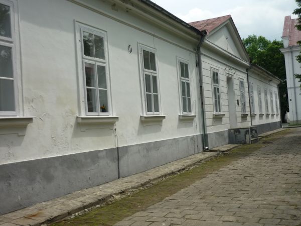 Klasycystyczne budynki dawnego zarządu Ordynacji Zamojskiej.