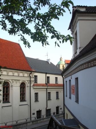 Podwale. Kościół pw. św. Wojciecha - przy istniejącym juz szpitalu św. Łazarza wybudowany w XVII wieku przez Stanisława Garwaskiego