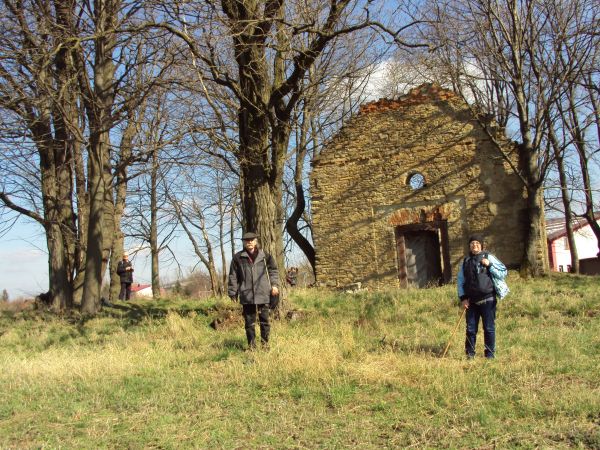 ..."Do widzenia babulko kochana ! / Idzie dalej ? A gdzie ? / Wstąpisz kiedyś ? / Oczywiście babciu ! / A na razie trzymaj się, bądź zdrowa ! / Schodząc w łąkę