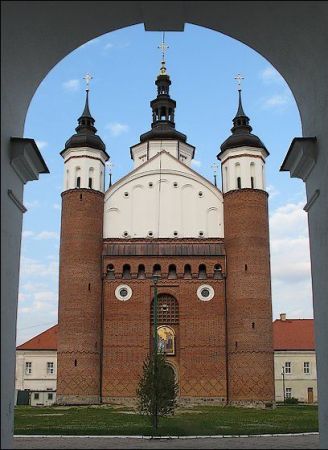 Rekonstruowana obecnie cerkiew obronna pod wezwaniem Zwiastowania Najświętszej Marii Panny, zbudowana w latach 1503 - 1511 w stylu gotycko - bizantyjskim.