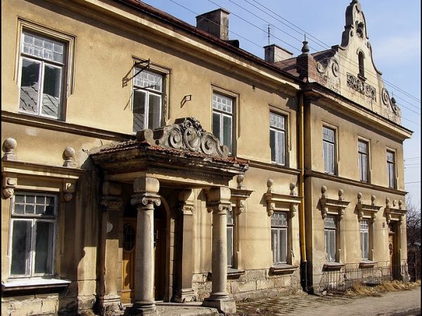 KAMIENICA  przy ul. Misjonarskiej