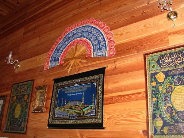 Jeden z czterech – obok meczetu w Kruszynianach, Warszawie i Gdańsku – czynnych meczetów w Polsce.