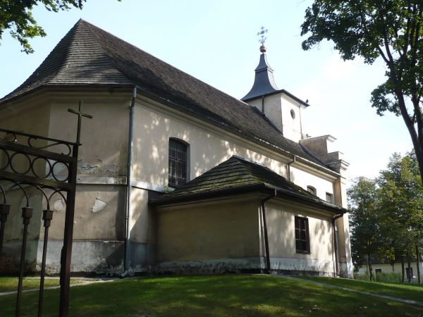 Kościół i parafia p.w św Rocha obecnie kościół w remoncie.Do 1950r stal pusty popadał w ruinę,w latach 195052 staraniem ks.kanonika Stefana Kowalczyka  odbudowa