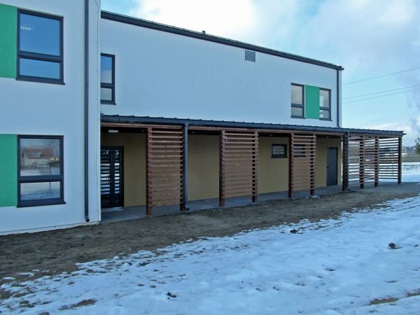 Nowy obiekt Zespołu Szkół Ponadgimnazjalnych w Czarnej Wodzie, wybudowany przez firmę STEICO (produkcja płyt pilśniowych), w miejsce innego obiektu zajętego prz