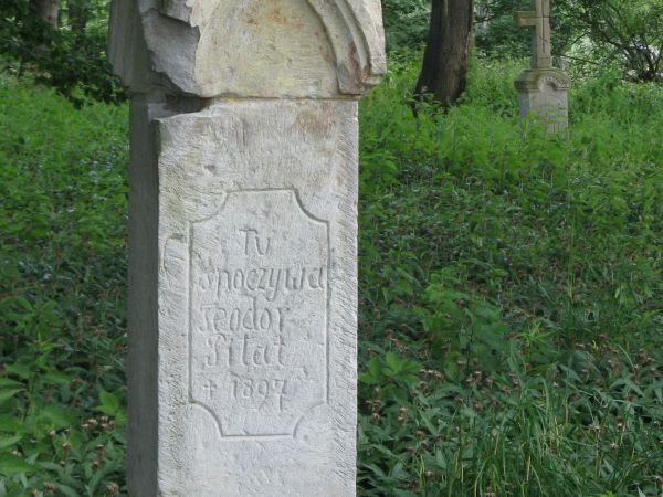 nagrobkom starano się przywrócić dawny blask  - na cmentarzu wyznawców obrządku grecko-katolickiego, prace postępują.