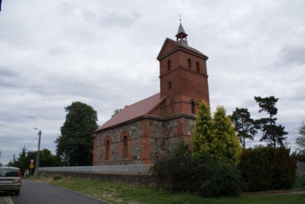 Kościół. Dobino - lipiec 2011