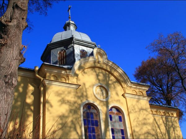 Murowana cerkiew, zbudowana w latach 1908-1909 w Darowicach. Obecnie jest użytkowana przez wiernych kościoła rzymskokatolickiego pw. Matki Bożej Różańcowej. Obo