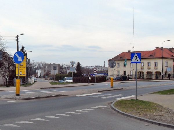 Gdańska i prosto odchodzi Słowackiego. Z prawej strony budynek Nadl. Starogard Gd.
