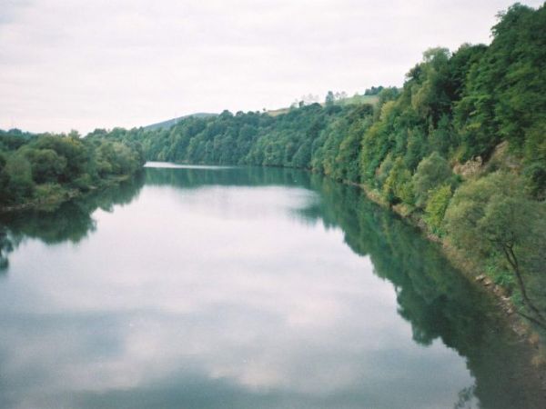 Solina - widok z mostu na Sanie
Polecam noclegi w Solinie 69 -  800 m od zapory solińskiej 
Więcej na stronie www.solina.bieszczady.noclegi-pl.com/solina69
O