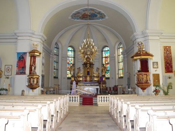 Wnętrze kościoła p.w.Świętej rodziny