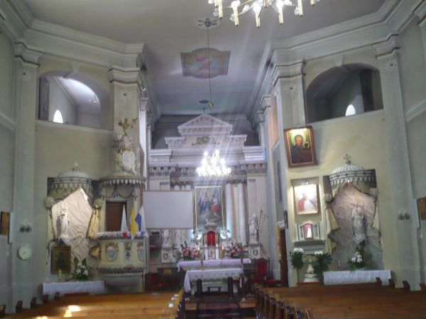 Widok w stronę ołtarza głównego.