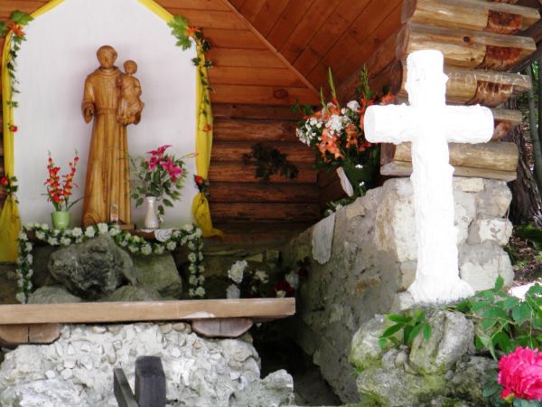 Kapliczka Św. Antoniego Padewskiego.