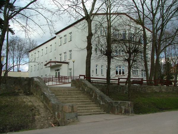 "Mazur" internat dziewcząt w 1964 r. Obecnie piękne Gimnazjum Gminne z dobudowaną salą gimnastyczną.