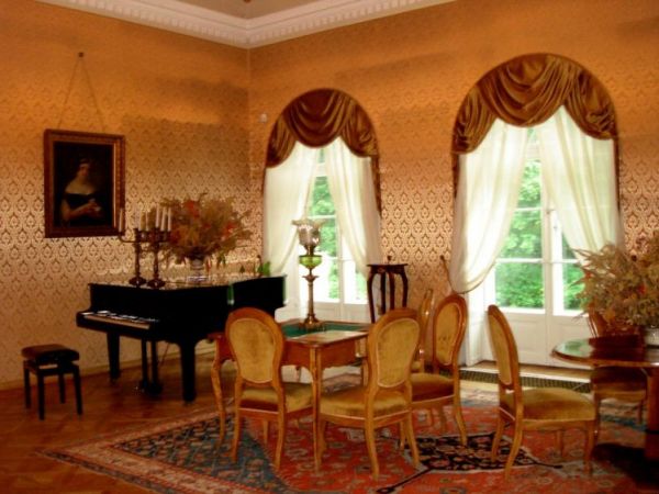 Wnętrza pałacyku Jozefa Brandta.

http://www.rzezba-oronsko.pl/index.php