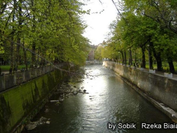 Rzeka Biała dzieląca niegdys BB na 2 miasta