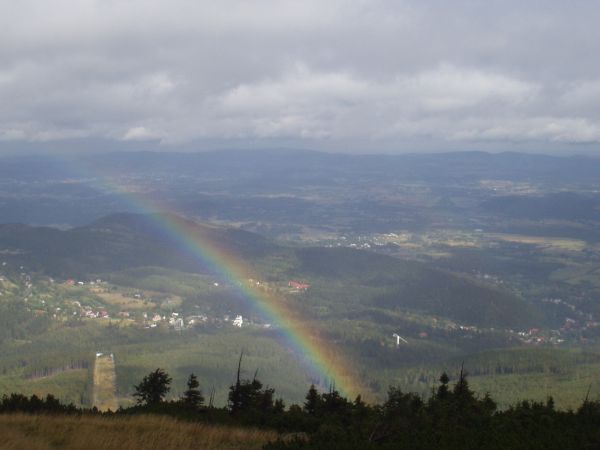 Zwiedzanie kraju - tęcza nad Karpaczem