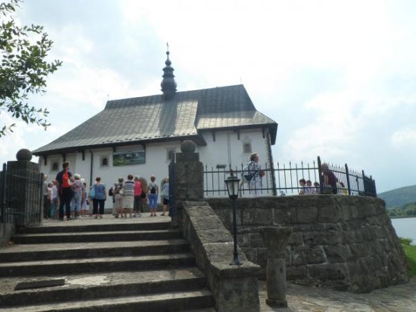 kościół pw. świętych pustelników Andrzeja Świerada i jego ucznia Benedykta, jest to jedna z najstarszych świątyń Małopolski, malowniczo położona nad brzegami Je