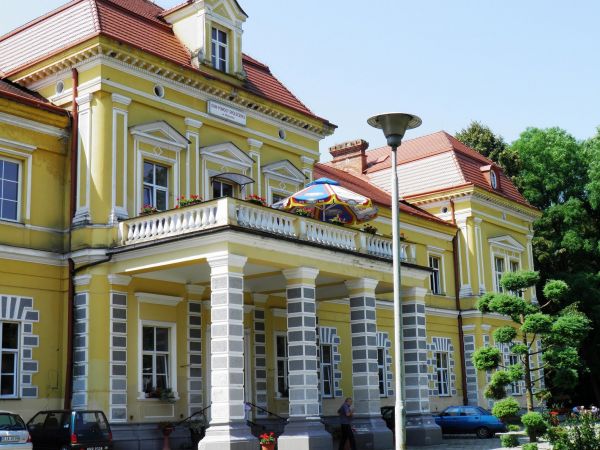 Pałac w Wysocku k. Jarosławia . W XVII wieku należał wraz z okolicznymi dobrami do Jana " Sobiepana " Zamoyskiego - / pięknie opisanego przez H. Sienkiewicza w