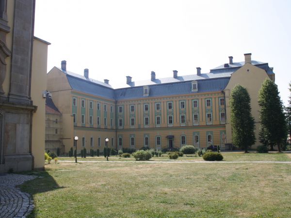 obiekty klasztorne - przy Bazylice Wniebowzięcia Najświętszej Maryi Panny. Kompleks pocysterski - i tu w Krzeszowie w 2012r. uroczyście ogłoszono otwarcie Połud