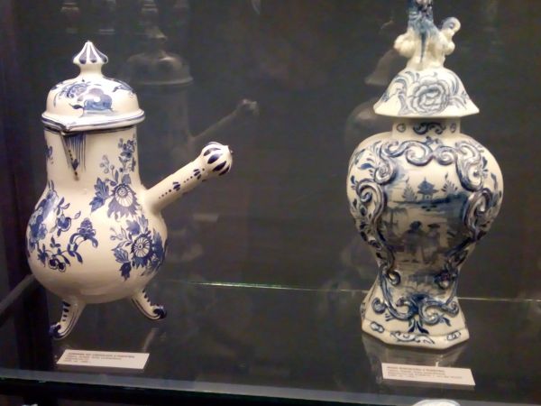 Zamek w Janowcu – renesansowy zamek budowany w latach 1508–1526 na wysokiej skarpie wiślanej w Janowcu w powiecie puławskim. Wystawa ceramiki.