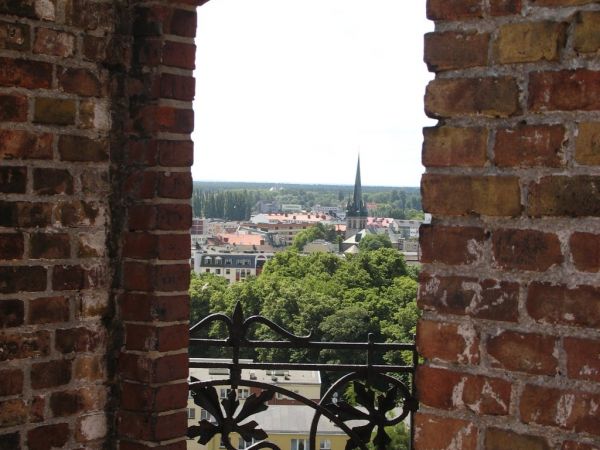 Widok z wieży  po byłym protestanckim kościele garnizonowym Marcina Lutra .
