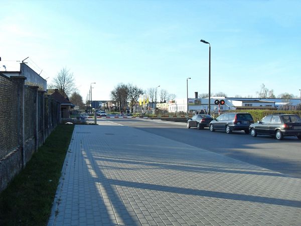 Zamknięty przejazd kolejowy w ciągu ulicy Skarszewskiej, powoduje korki na Rondzie Wałaszewskiego i dalej na ulicy Sikorskiego