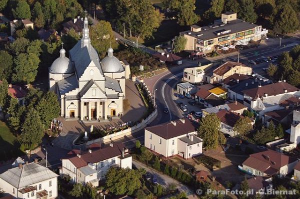 Kolbuszowa z lotu ptaka. Zdjęcie lotnicze. Podkarpackie. Droga  Rzeszów Radom.