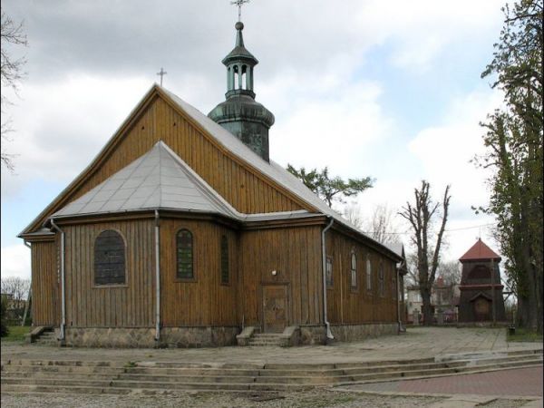 Mały, drewniany kościółek z 1928 r. (ul. Legionów)