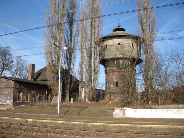 Choszczeńska wieża ciśnień jest zabytkiem liczącym sobie ponad 120 lat. Jeszcze nie tak dawno bo w latach 90-tych minionego stulecia była użytkowana i służyła d