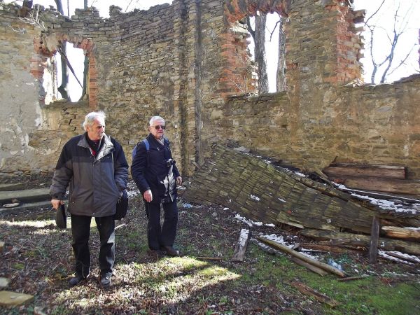 cerkiew była murowana z kamienia, pierwotnie potynkowana, na rzucie  prostokąta, jednoprzestrzenna, zamknięta półkoliście, wewnątrz był strop płaski. Pod  posad