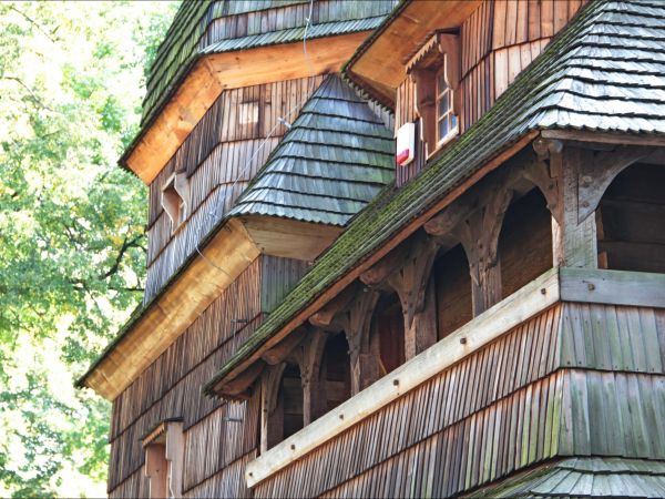 Cerkiew Narodzenia Przenajświętszej Bogurodzicy w Chotyńcu . Zbudowana w 1615 roku.