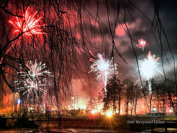 Poniatowa, Sylwester, powitanie Nowego Roku na Placu Konstytucji 3 maja, foto. Krzysztof Goleń