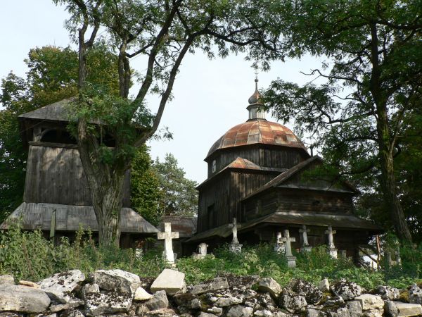 Widok cerkwi i dzwonnicy od południowego-zachodu.