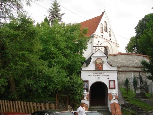 Wejscie do kosciola i  klasztoru oo. Reformatow na Gorze Plebaniej. Kosciol z 1589 roku.