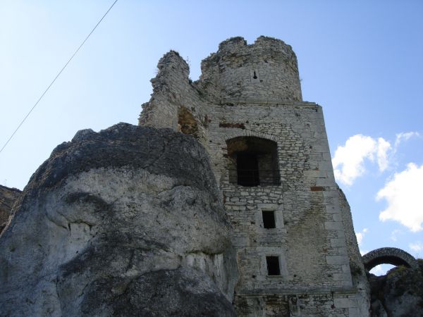 Zamek OGRODZIENIEC **** http://www.zamek-ogrodzieniec.pl/ **** http://zamki.net.pl/zamki/podzamcze/podzamcze.php **** Zamek Ogrodzieniec znajduje się w Podzamcz