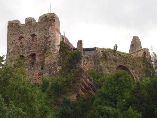 Ruiny zamku z XIV wieku

http://www.niedzica.com.pl/zabytki/czorsztyn/czorsztyn2.htm