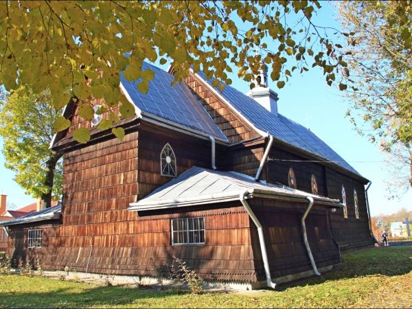 Drewniany kościół pw. śś. Piotra i Pawła w Medyce . Wybudowany w 1607 roku. W 1850 r. gruntownie przebudowany. W 1880 r. zmodyfikowano bryłę kościoła poprzez "