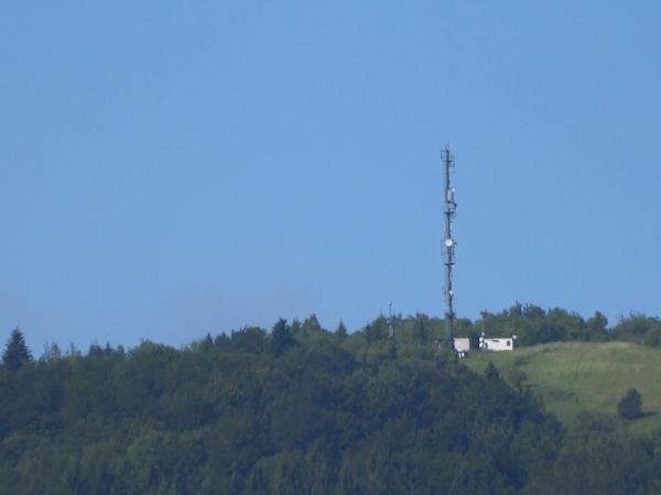 szczyt góry Tokarnia  - 778m npm, z przekaźnikiem, najlepszy punkt widokowy w całej okolicy.