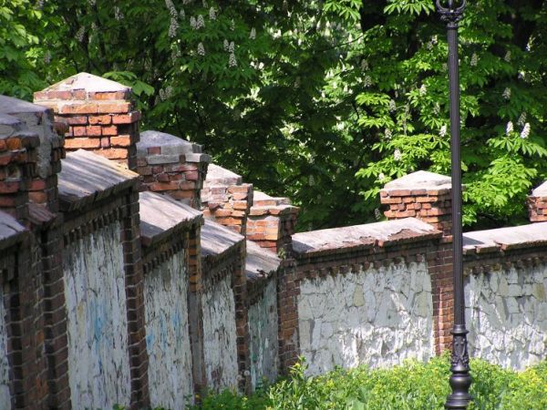 Mury otaczające Górkę Katedralną