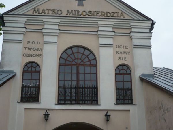 Rokitno to sanktuarium i wiele obiektów towarzyszących na 
zdjęciu kaplica MB Ostrabramskiej ,jakby tej z Wilna.