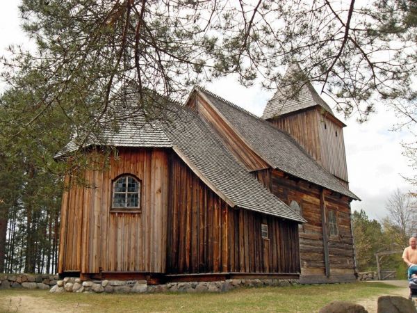 Kościół ze wsi Swornegacie - pod wezwaniem św. Barbary. Ufundowany został przez starostę tucholskiego i mieszkańców wsi oraz proboszcza z Konarzyn. ok. 1700r.