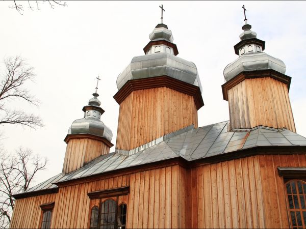 Cerkiew pw. św. Mikołaja w Dobrej Szlacheckiej . Obecnie kościół rzymskokatolicki p.w.  Podwyższenia Św. Krzyża . Zbudowana w 1879 r. Obok , na osi - druga cerk