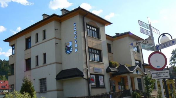 Urzad Miejski w SZCZYRKU