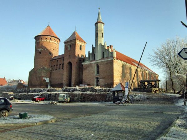 Reszel-widok na największy zabytek starego miasta-Zamek Biskupów Warmińskich,2011-12-22