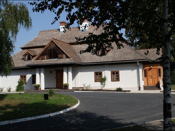 Skansen budownictwa ludowego.